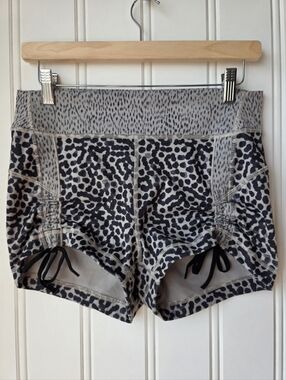 Lululemon Liberty Short Ace Spot Grain Black Dottie Dash Grain Size 10 W7E09SO